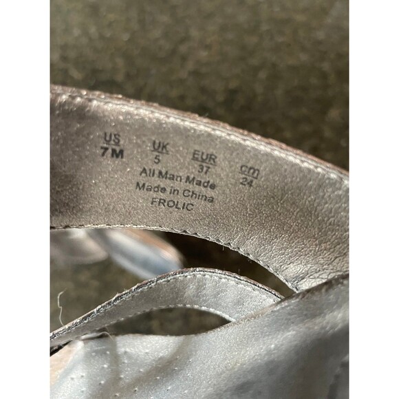 Size 7 LifeStride Women's Frolic Dress Sandal silver toe loop - Picture 7 of 7